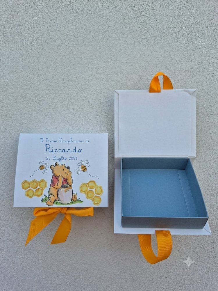 Libro Con Fondo Colorato 10x10x4 — scatola personalizzata Grafiche Corvino